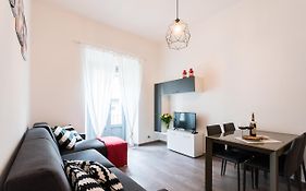 Central & Modern Apartment By Rent All Como